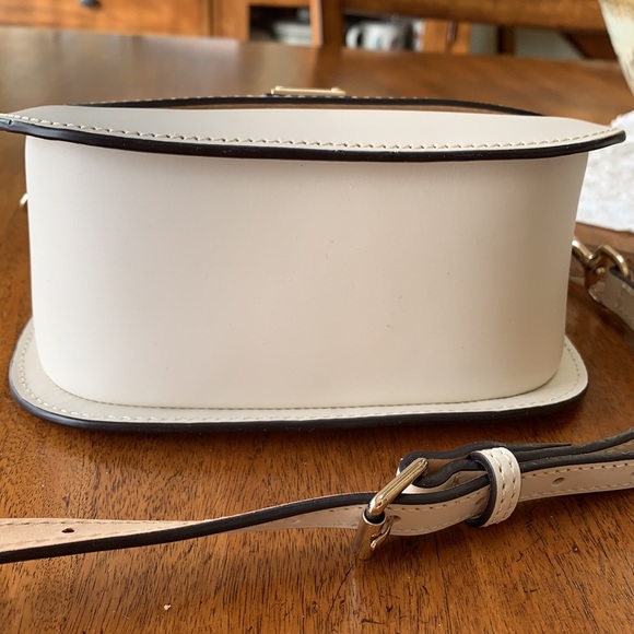 EUC Dooney and Bourke cream Leather Crossbody fold over satchel. Zip on back. - Picture 5 of 8